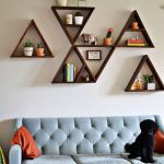 Rak Buku Minimalis Bentuk Segitiga Unik