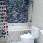 Desain Kamar Mandi Minimalis Dengan Keramik Dinding Yang Unik