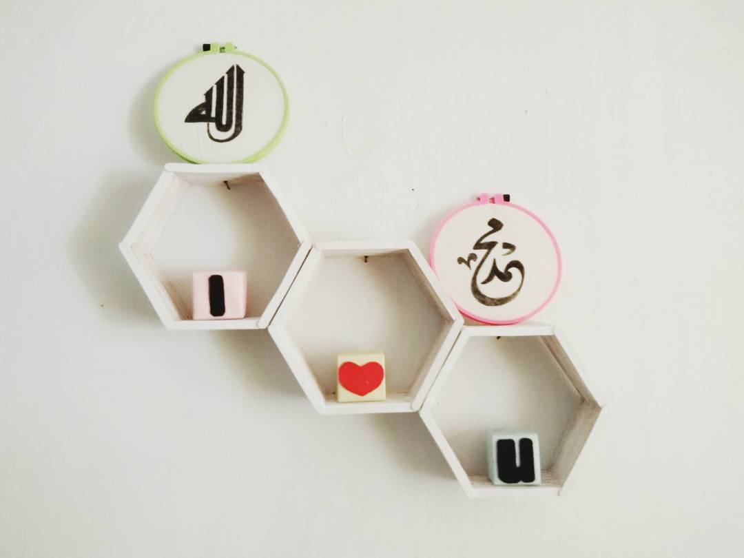 Ide Kreatif Hiasan Dinding Hexagonal