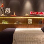 Kamar Tidur Anak Laki Laki Dengan Hiasan Dinding Yang Unik