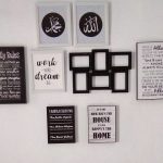 Menata Ruang Tamu Dengan Menambahkan Hiasan Dinding Islami