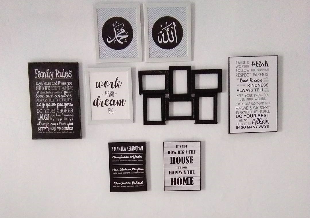 Menata Ruang Tamu Dengan Menambahkan Hiasan Dinding Islami