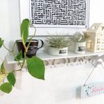 Ruang Tamu Dengan Dekorasi Hiasan Dinding Islami