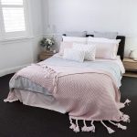 Desain Kamar Tidur Perempuan Dewasa Simple