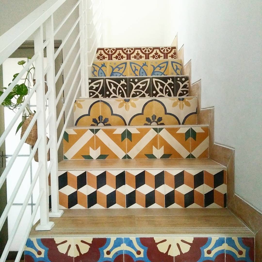 Model Tangga Terbaru Dengan Keramik Cantik