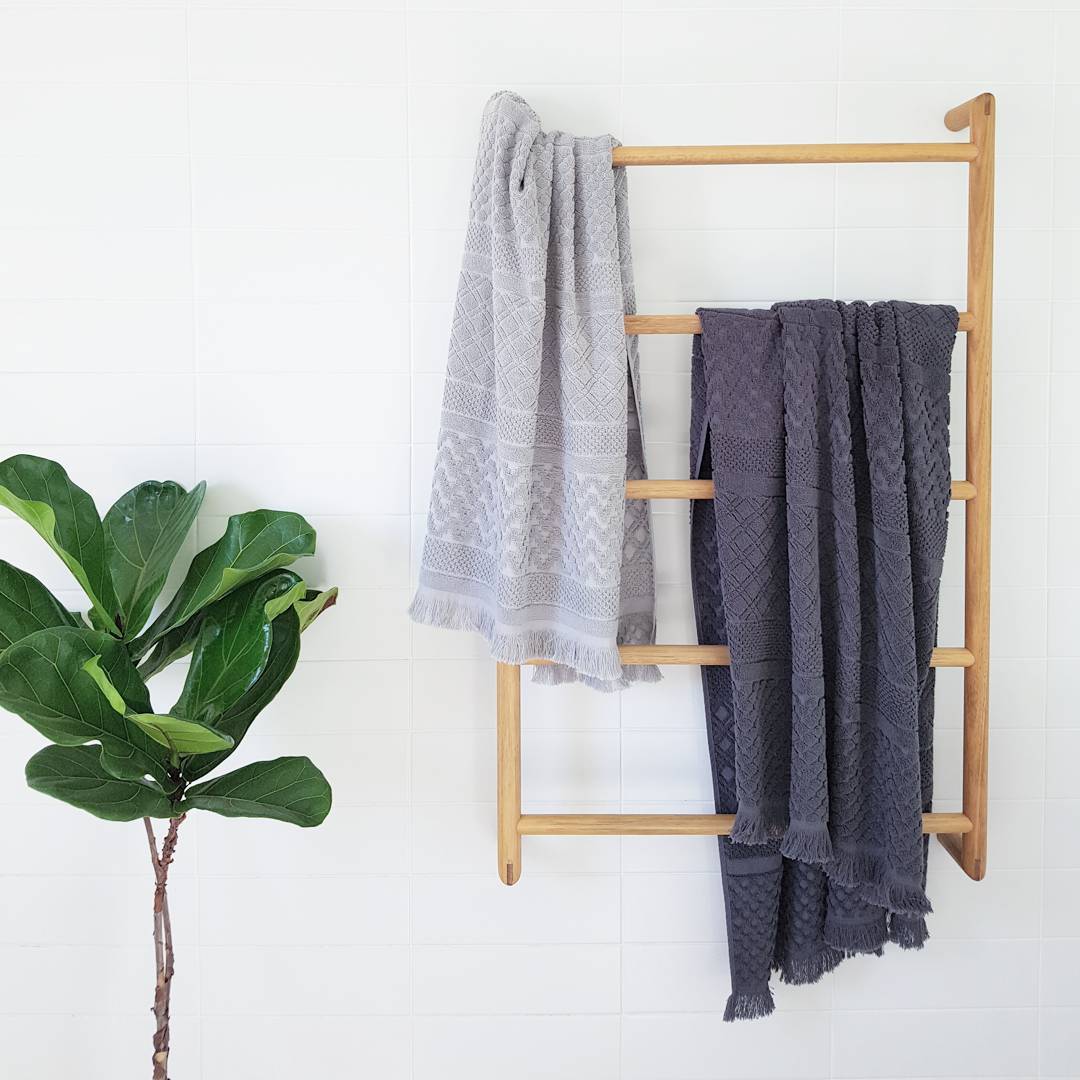 Rak Handuk Kamar Mandi Minimalis