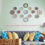 Dekorasi Dinding Ruang Tamu Dengan Piringan Minimalis