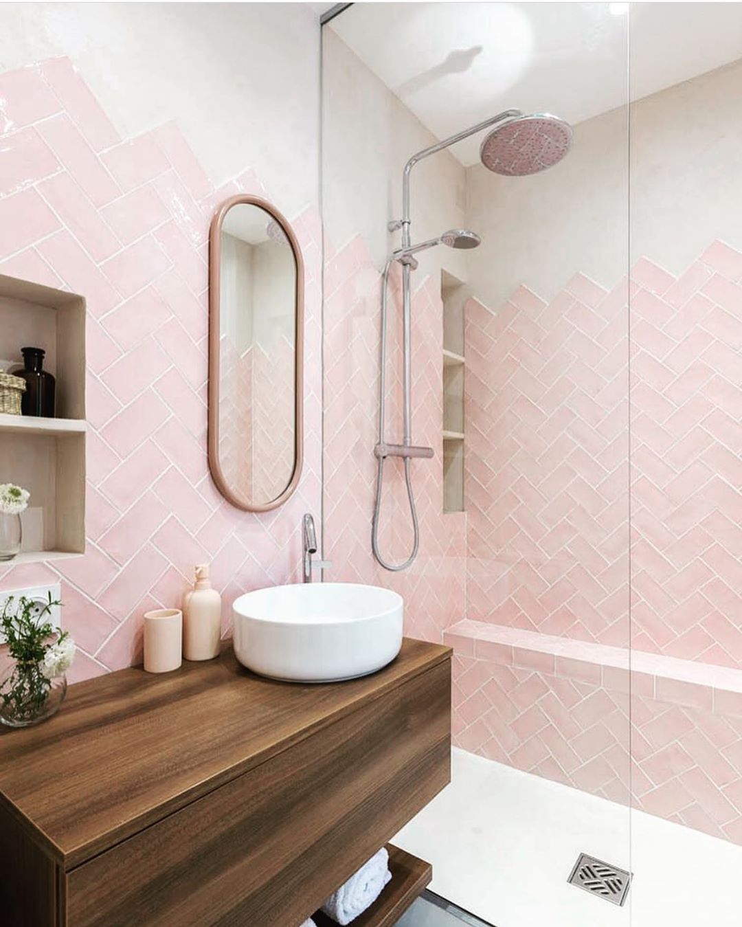 Model Kamar Mandi Minimalis Modern Dalam Kamar Tidur Warna Pink